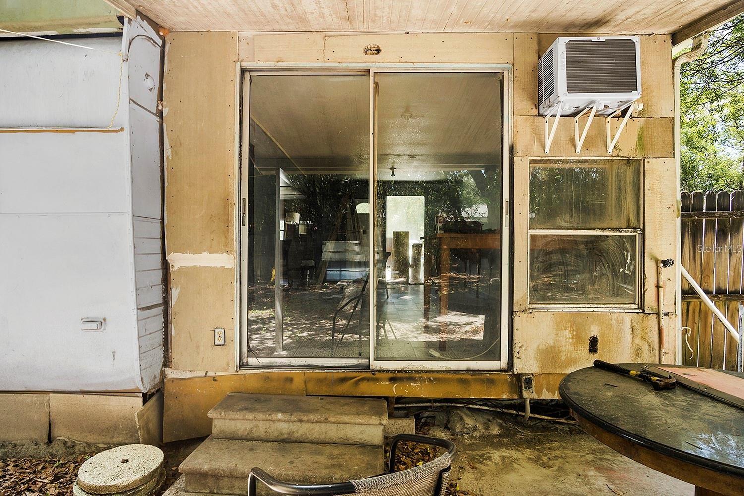 W7877555 Property Photo