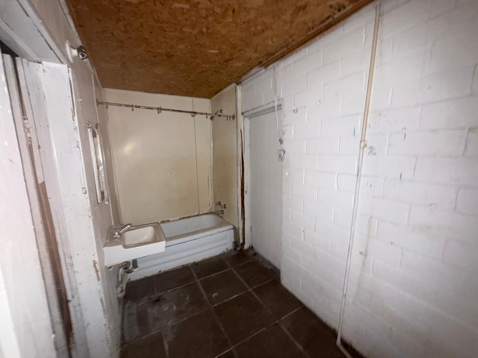 O6329742 Property Photo