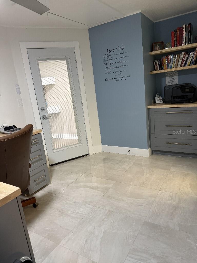 8020 N GOMEZ AVE, TAMPA, FL, 33614