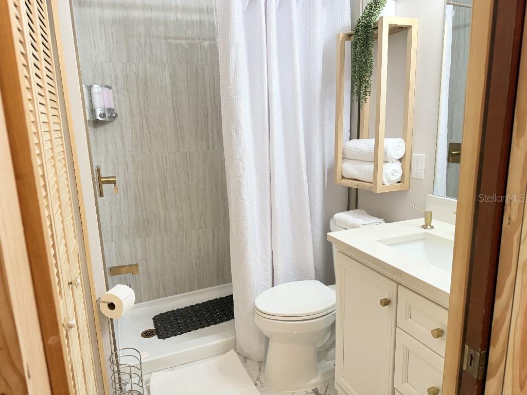 8020 N GOMEZ AVE, TAMPA, FL, 33614