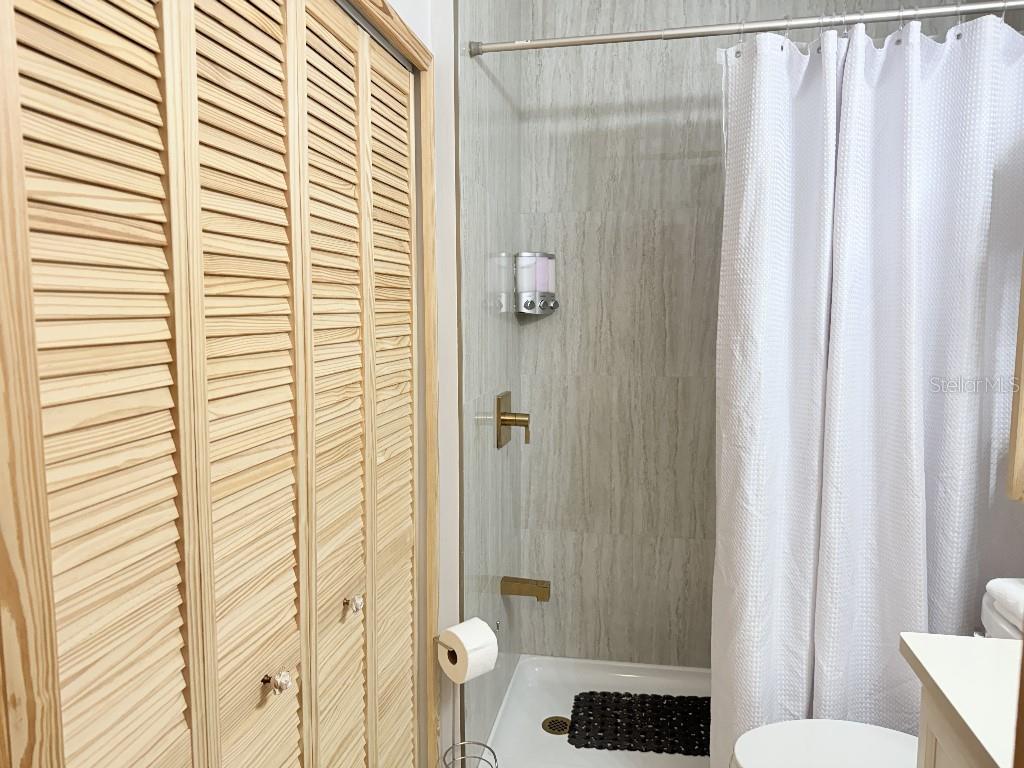 8020 N GOMEZ AVE, TAMPA, FL, 33614