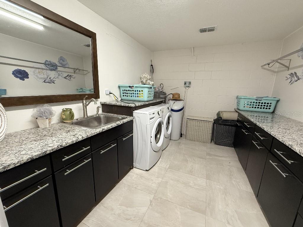 8020 N GOMEZ AVE, TAMPA, FL, 33614