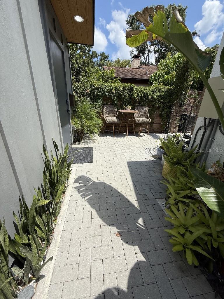 8020 N GOMEZ AVE, TAMPA, FL, 33614