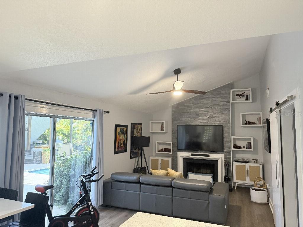 8020 N GOMEZ AVE, TAMPA, FL, 33614