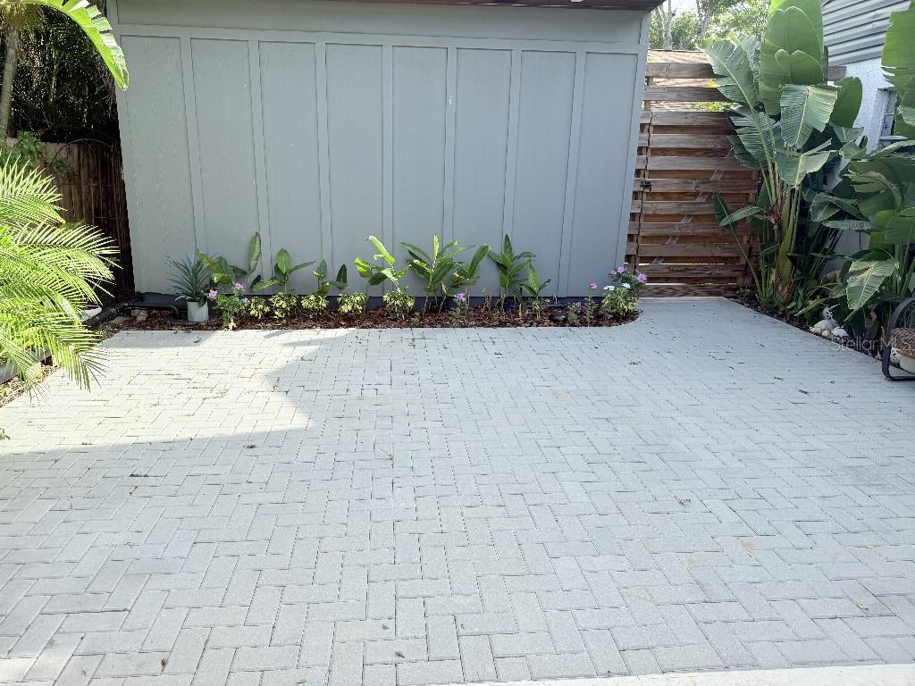 8020 N GOMEZ AVE, TAMPA, FL, 33614