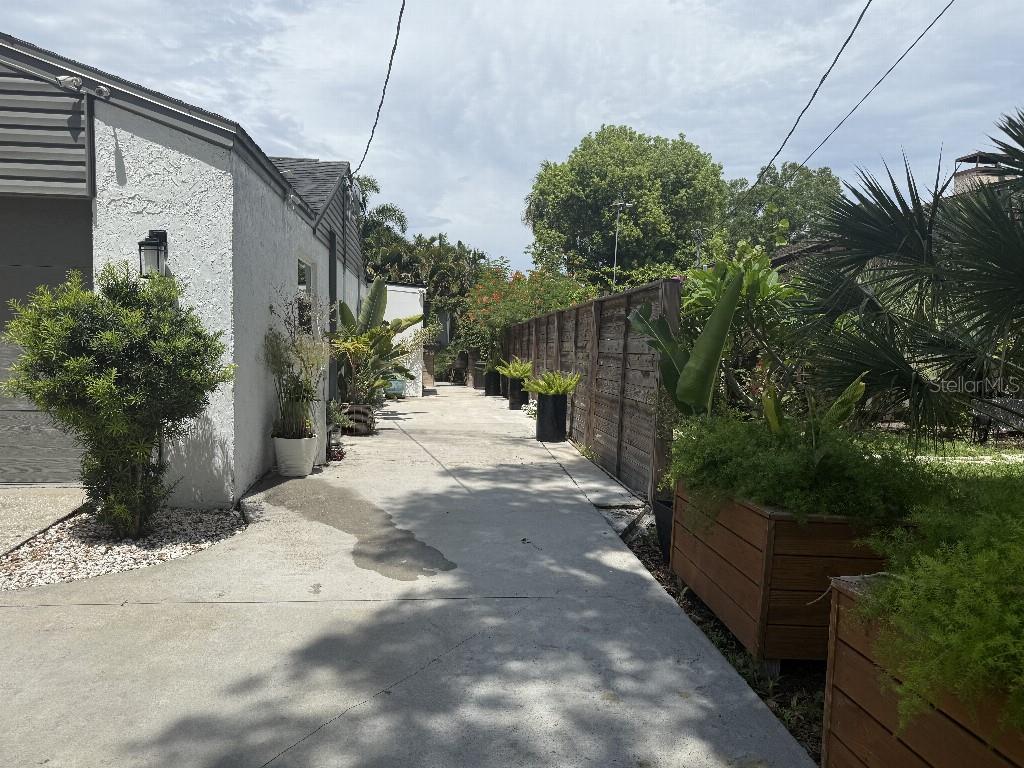 8020 N GOMEZ AVE, TAMPA, FL, 33614