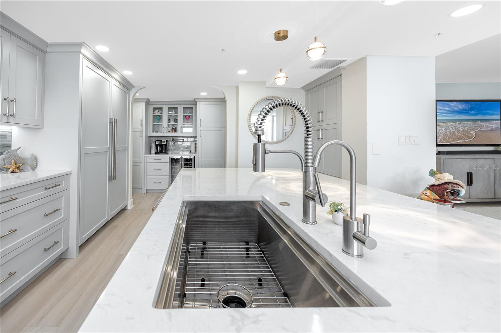 Farm Sink in Island at 17940 Gulf Blvd, #17C, Redington Shores, FL 33708