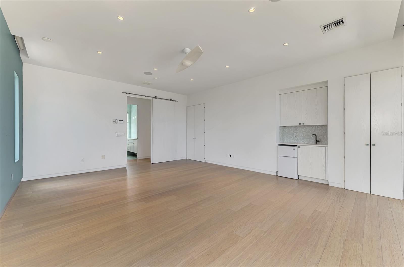 A4659892 Property Photo