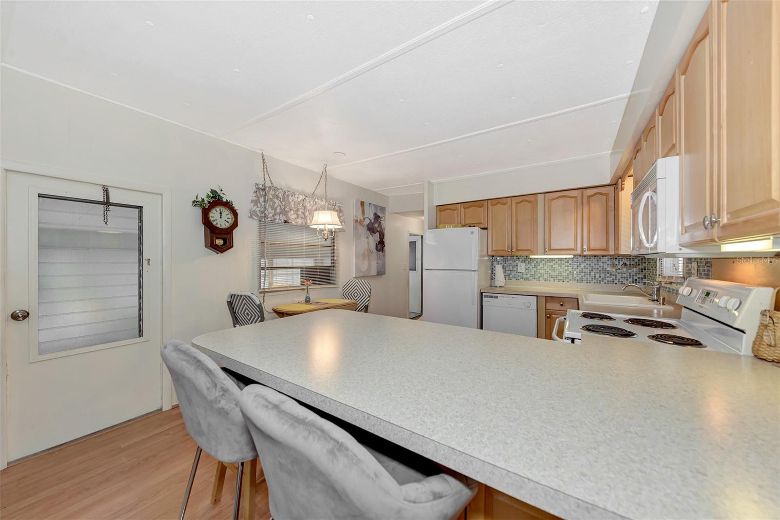 D6143182 Property Photo