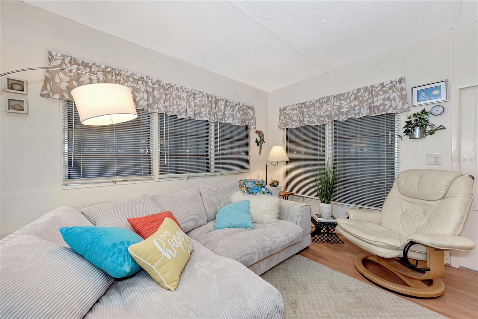 D6143182 Property Photo