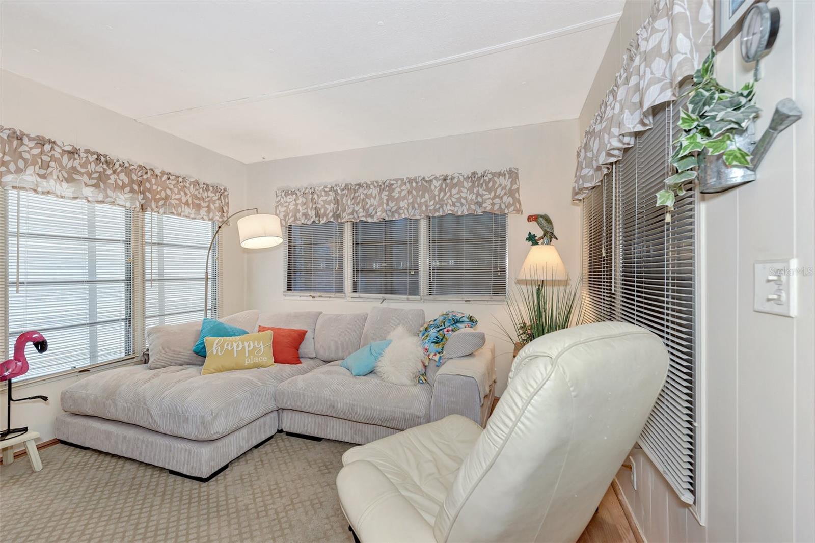 D6143182 Property Photo