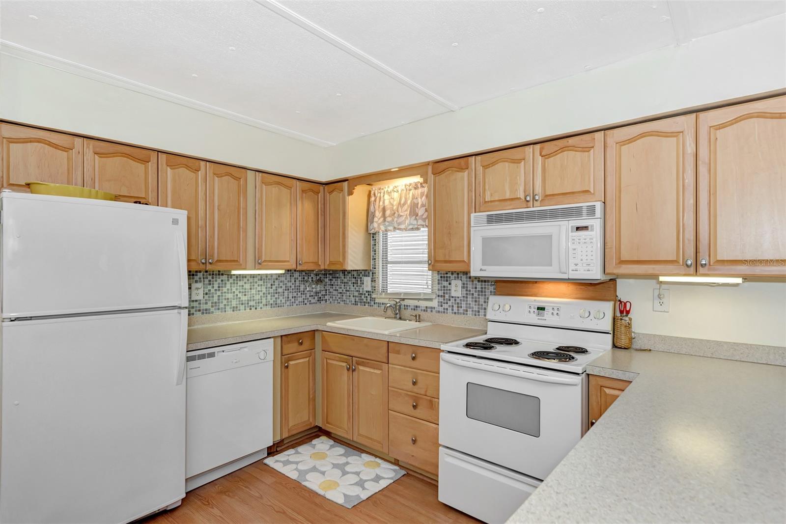 D6143182 Property Photo