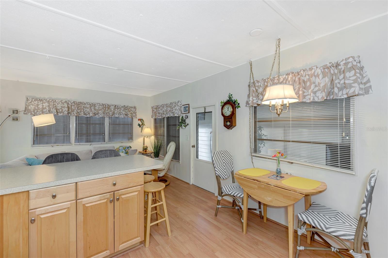 D6143182 Property Photo