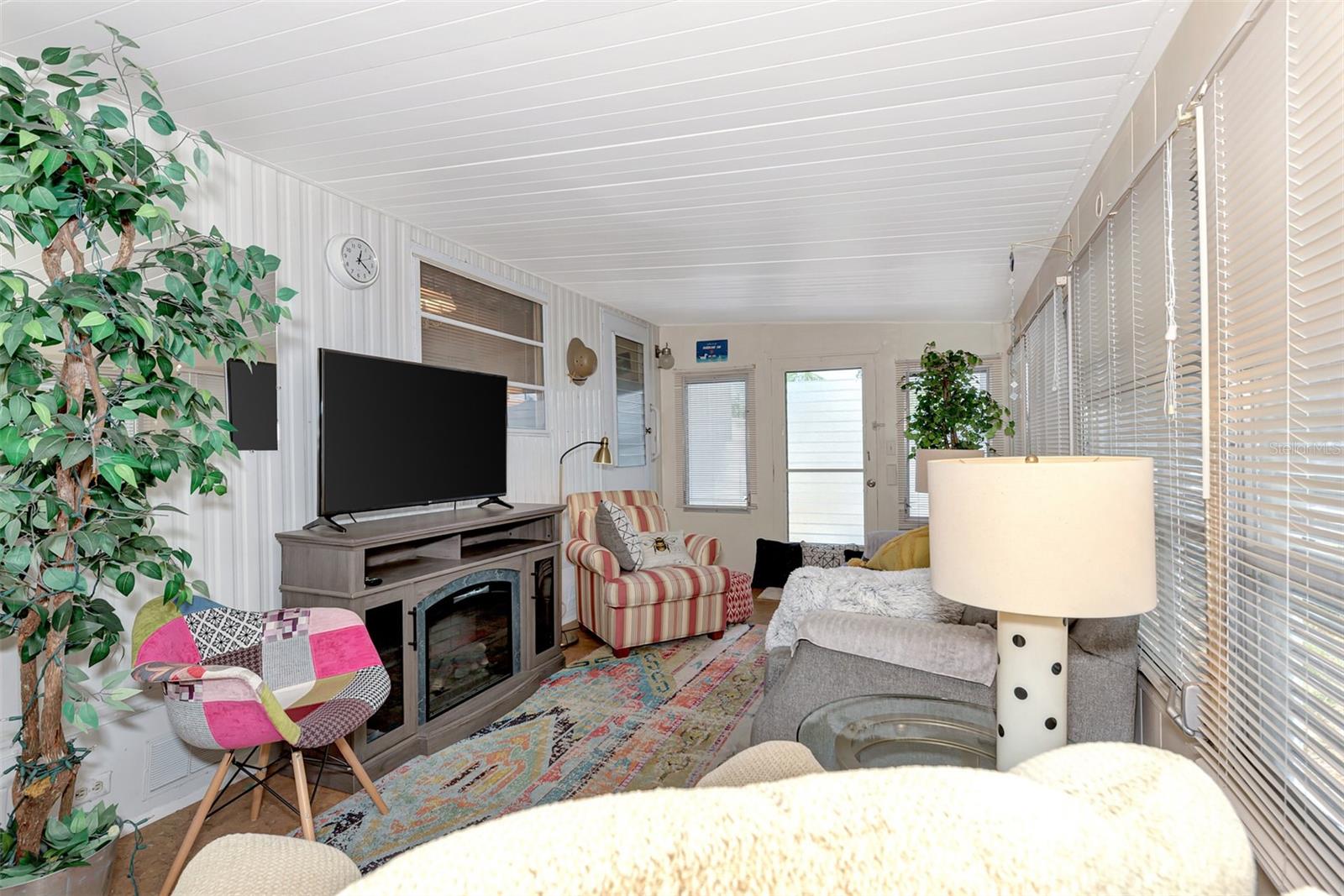 D6143182 Property Photo