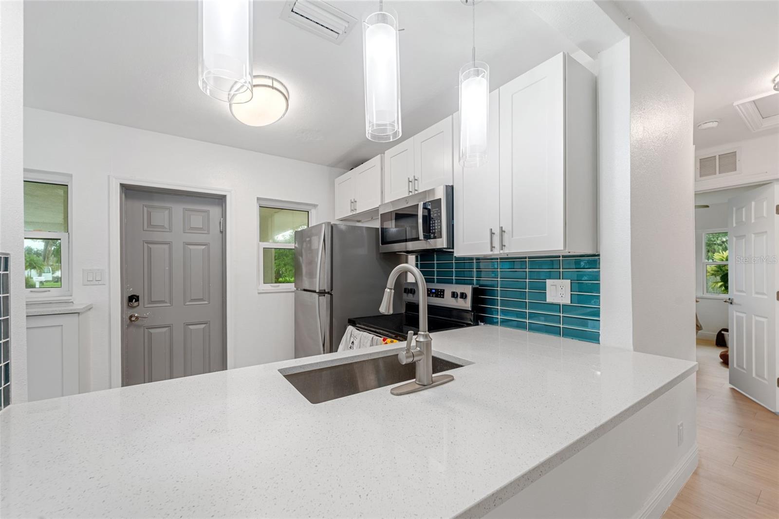 547 TRADE WINDS DR, DUNEDIN, FL, 34698