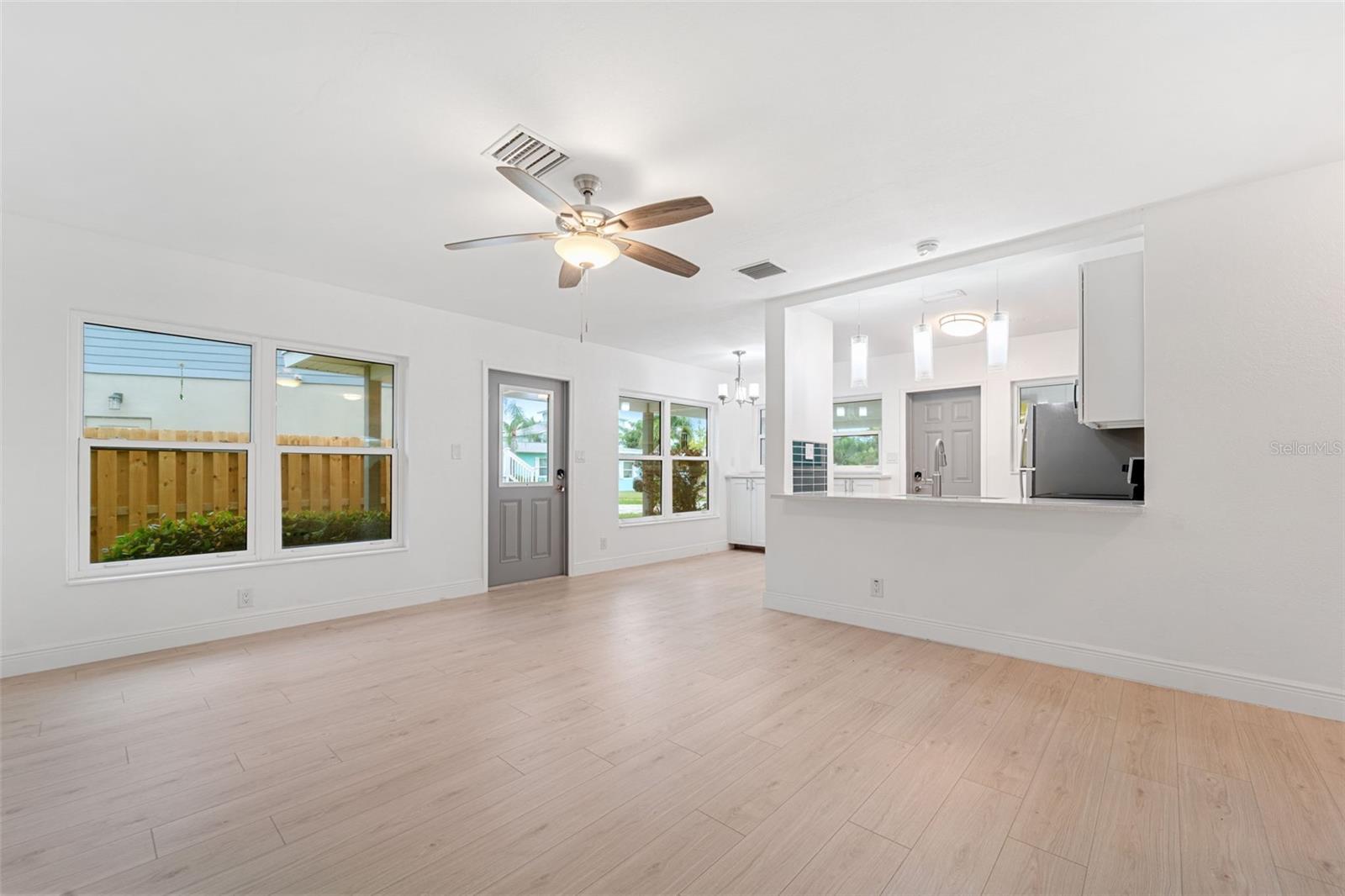 547 TRADE WINDS DR, DUNEDIN, FL, 34698