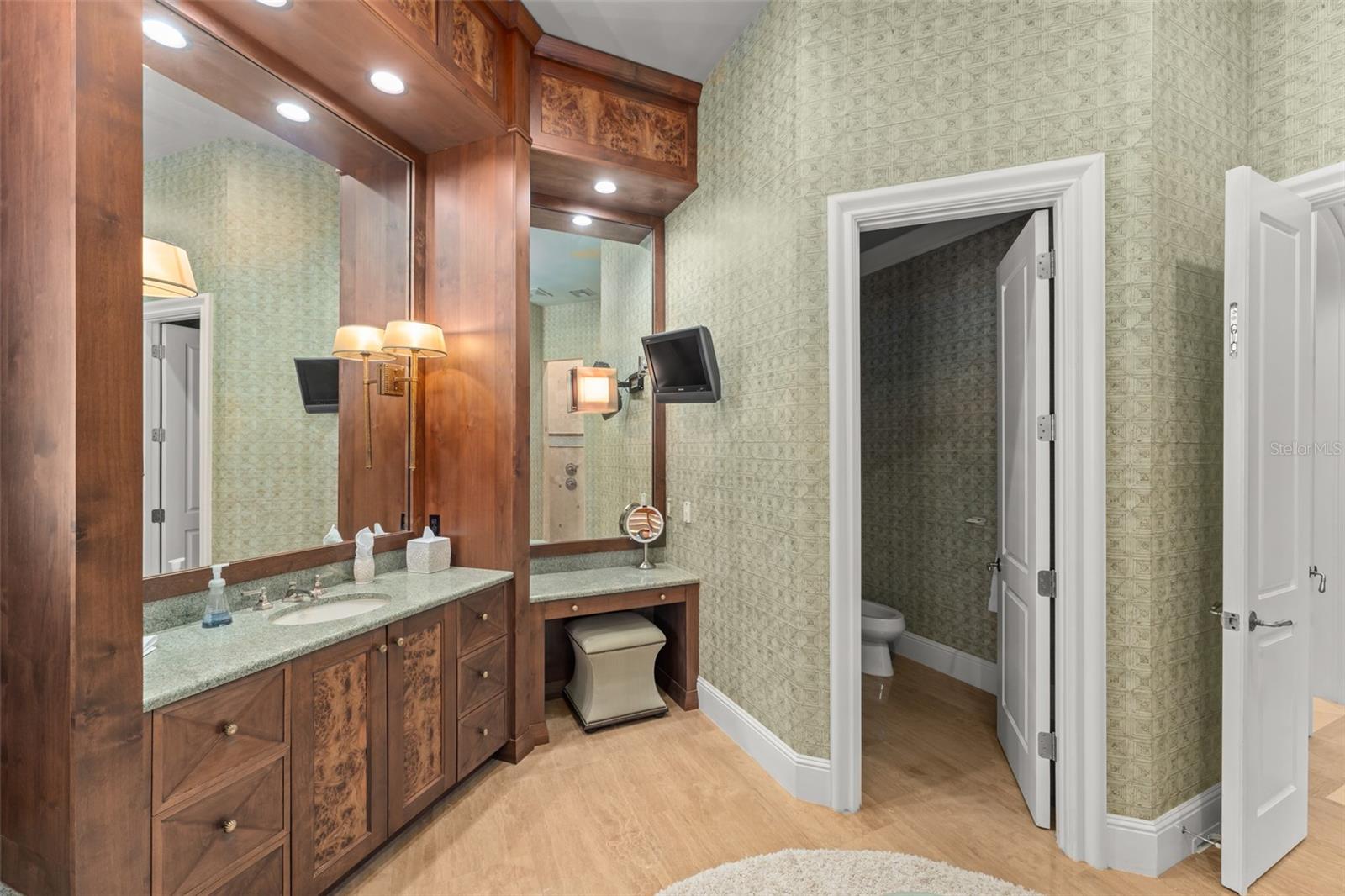 O6330108 Property Photo