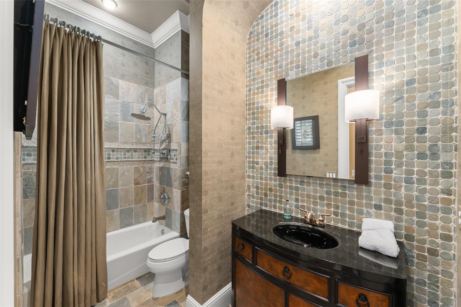 O6330108 Property Photo