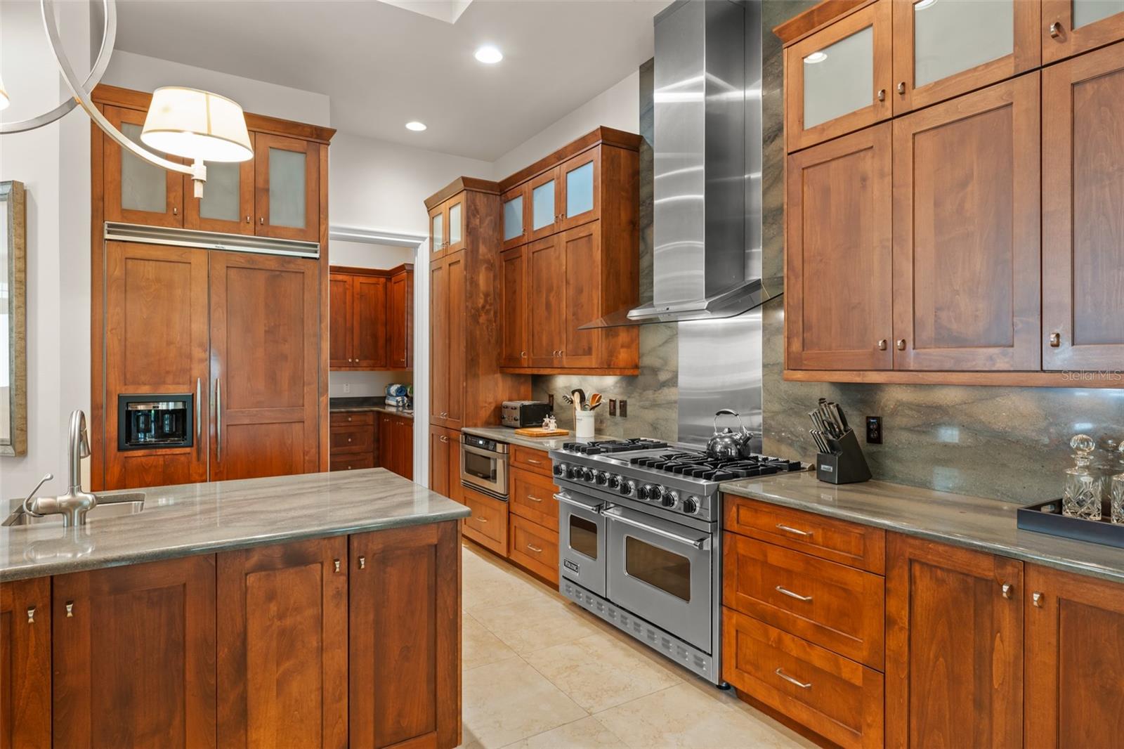 O6330108 Property Photo