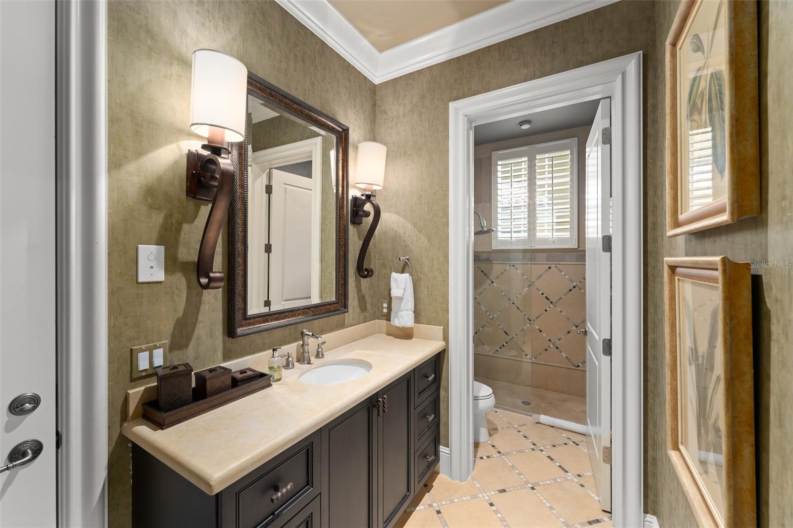 O6330108 Property Photo