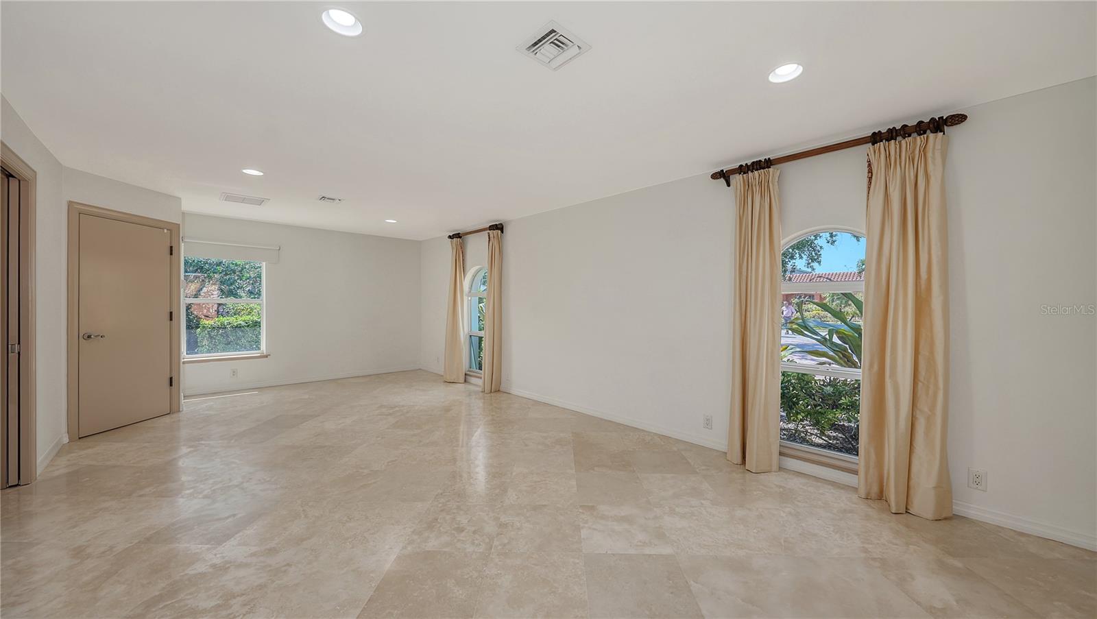 A4659991 Property Photo