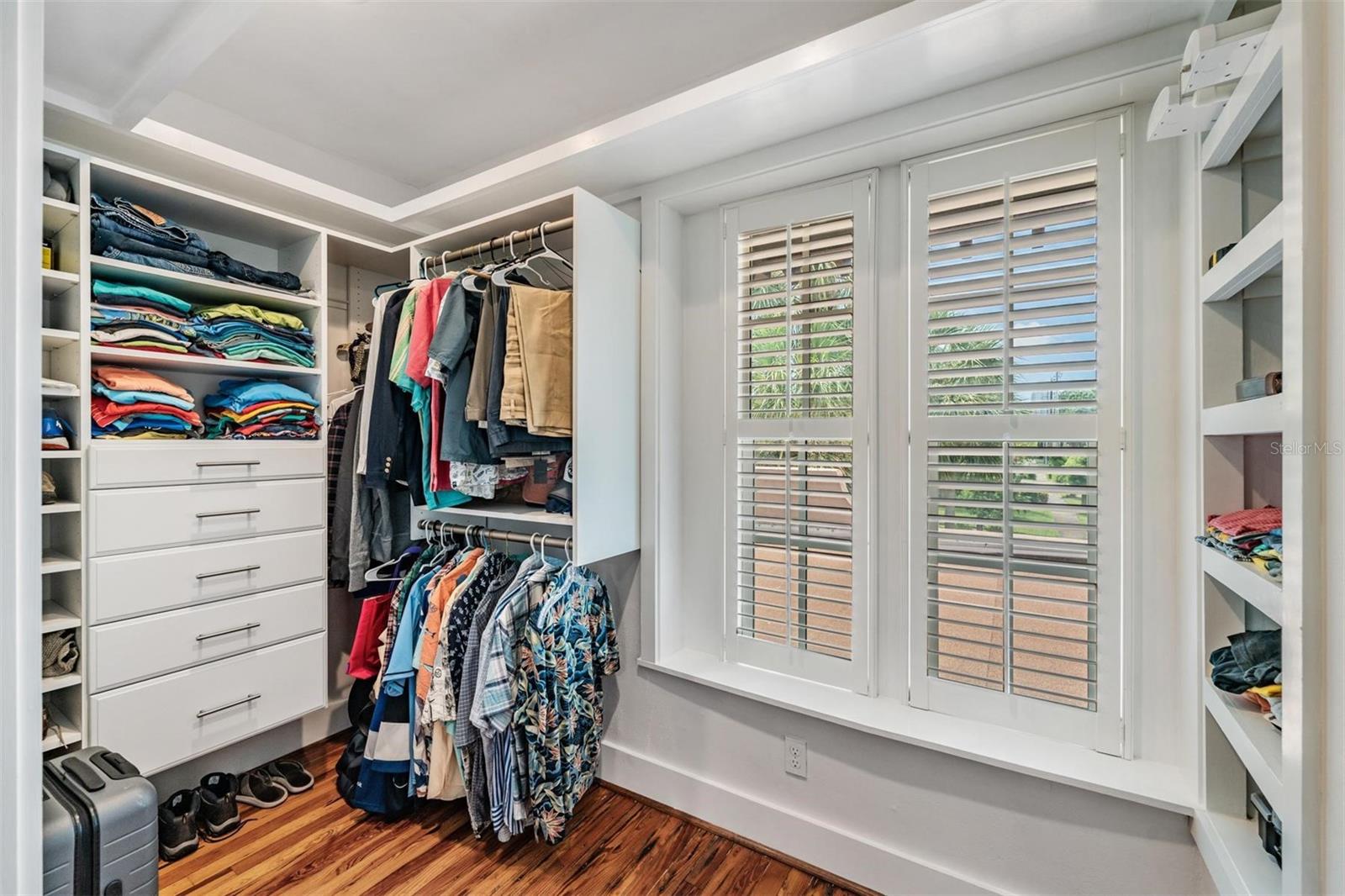 Walk in closet 1