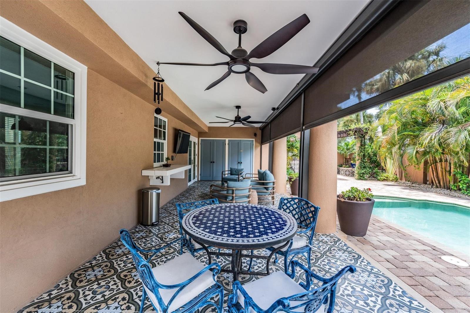 Al fresco outdoor Dining