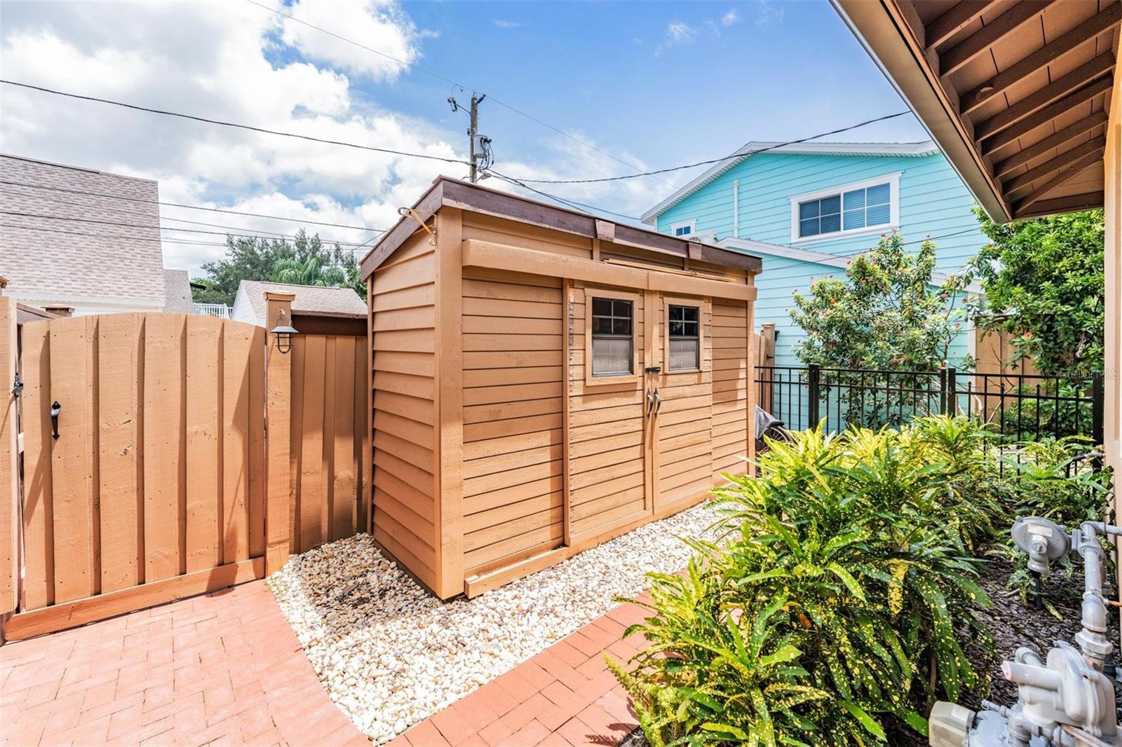Storage /Rear entry