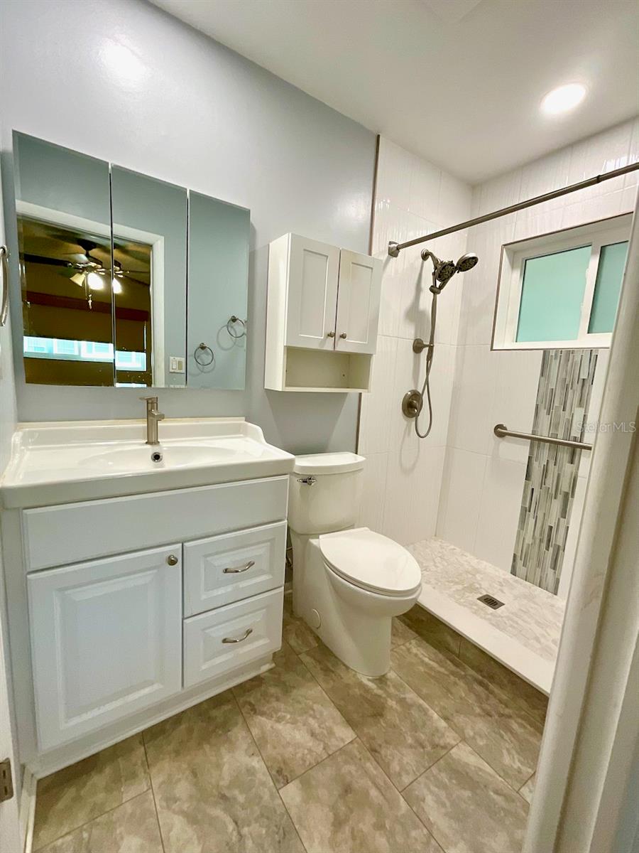 Primary bedroom bathroom