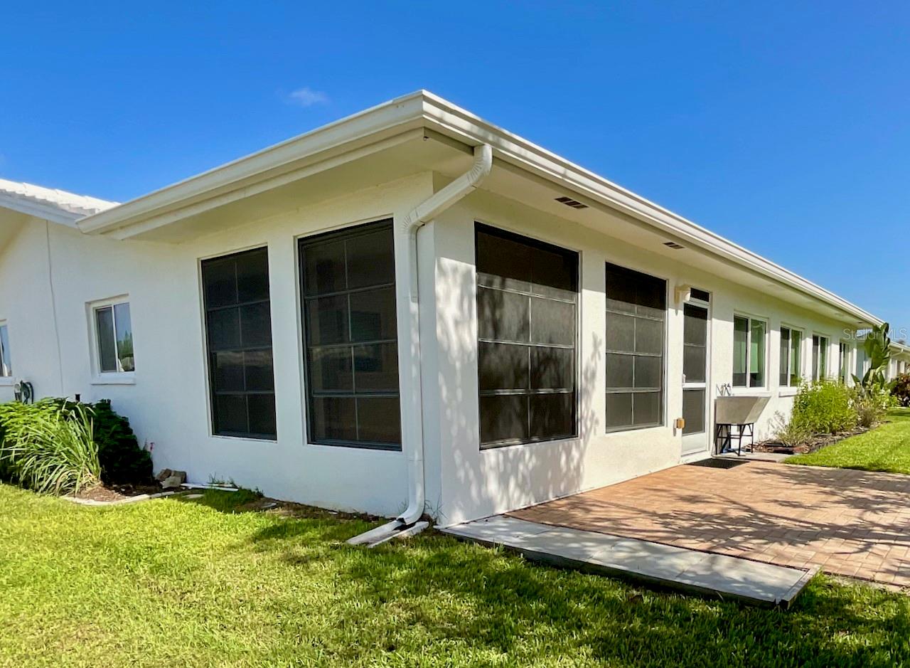 Enclosed lanai