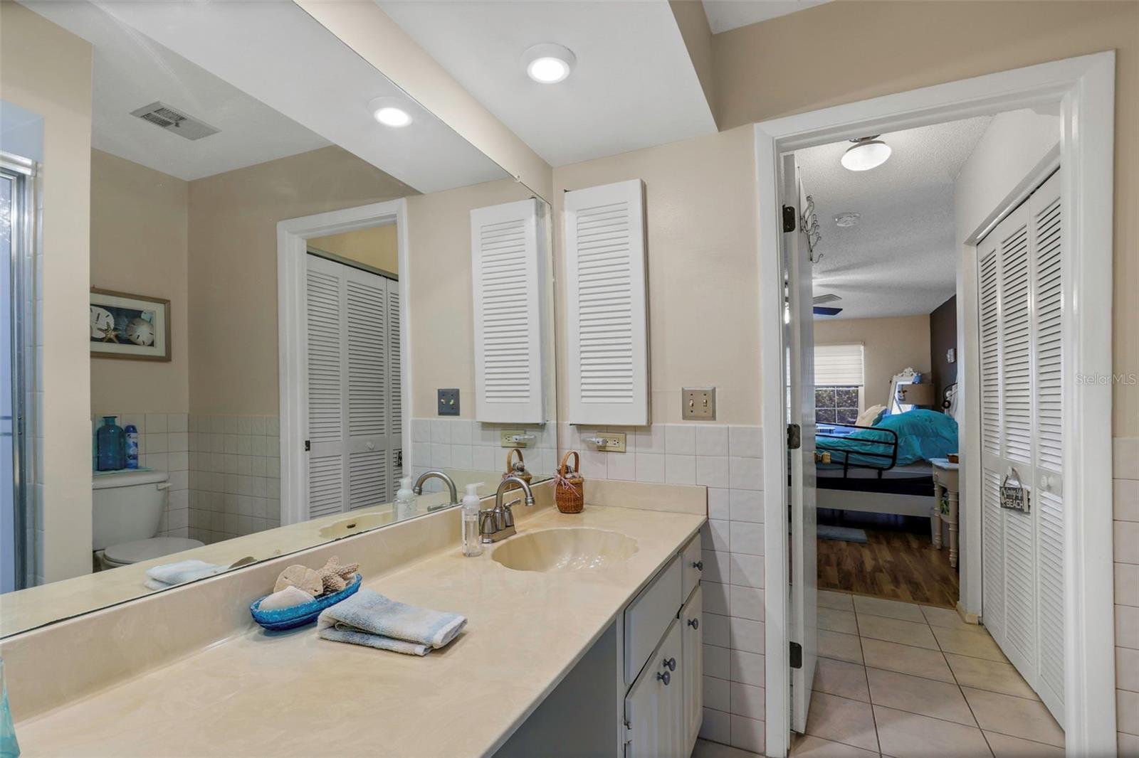 Master has 2 closets, 1 walk in