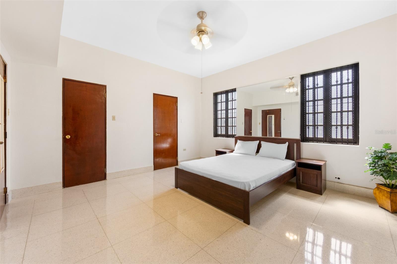 PR9115083 Property Photo