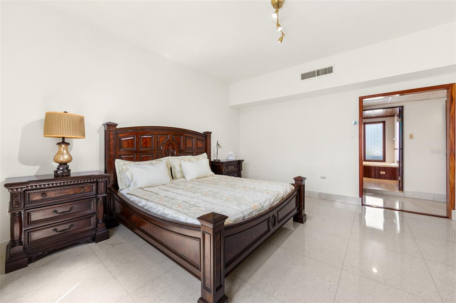 PR9115083 Property Photo