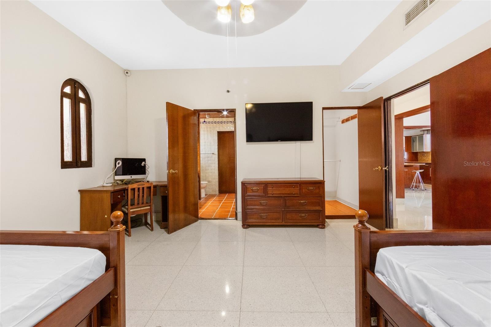 PR9115083 Property Photo