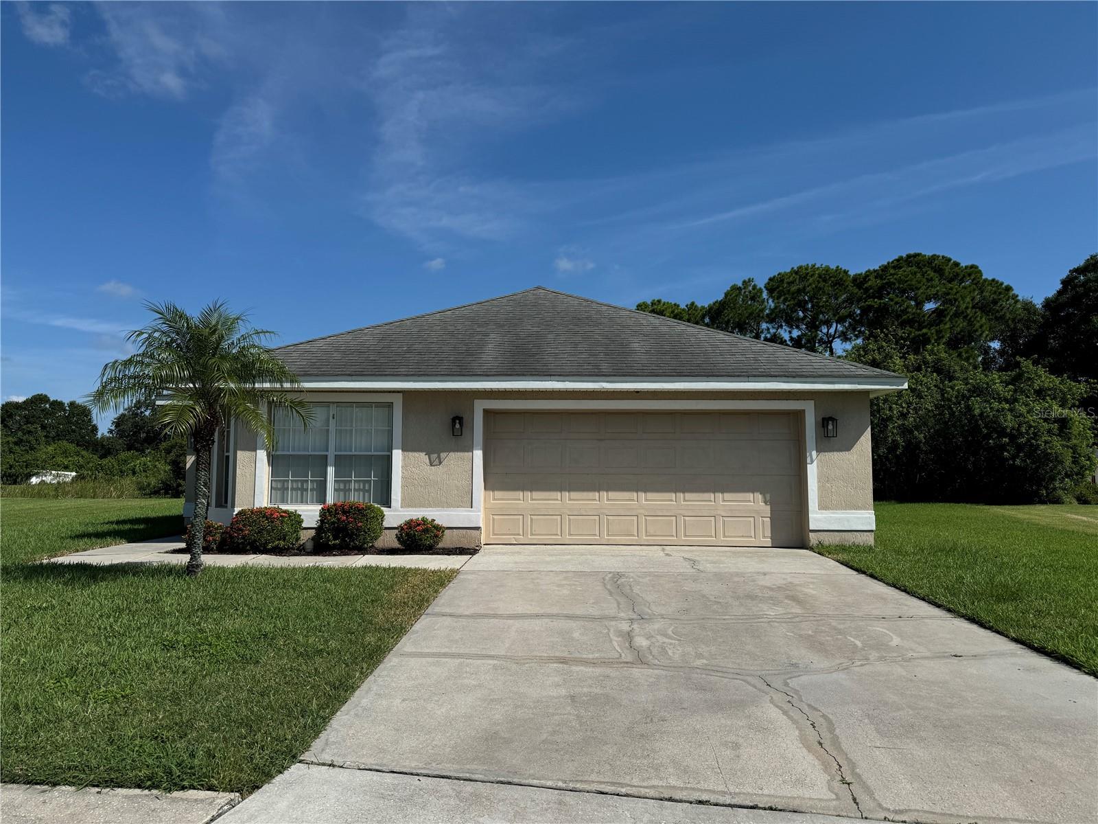 R4909685 Property Photo