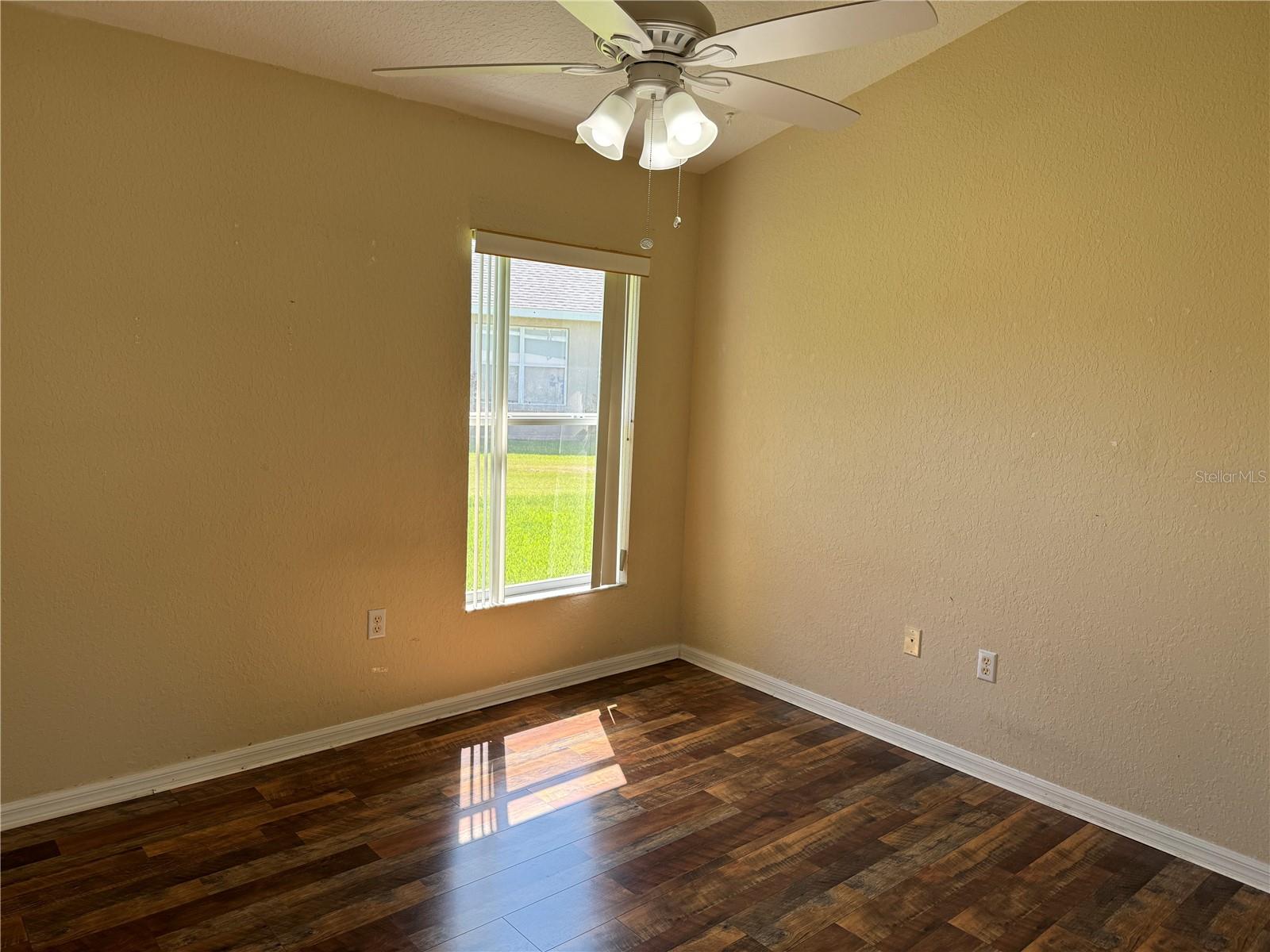 R4909685 Property Photo
