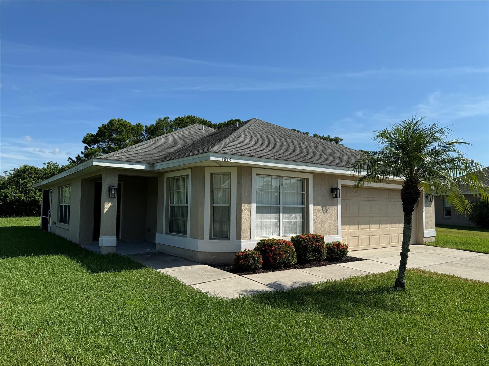 R4909685 Property Photo