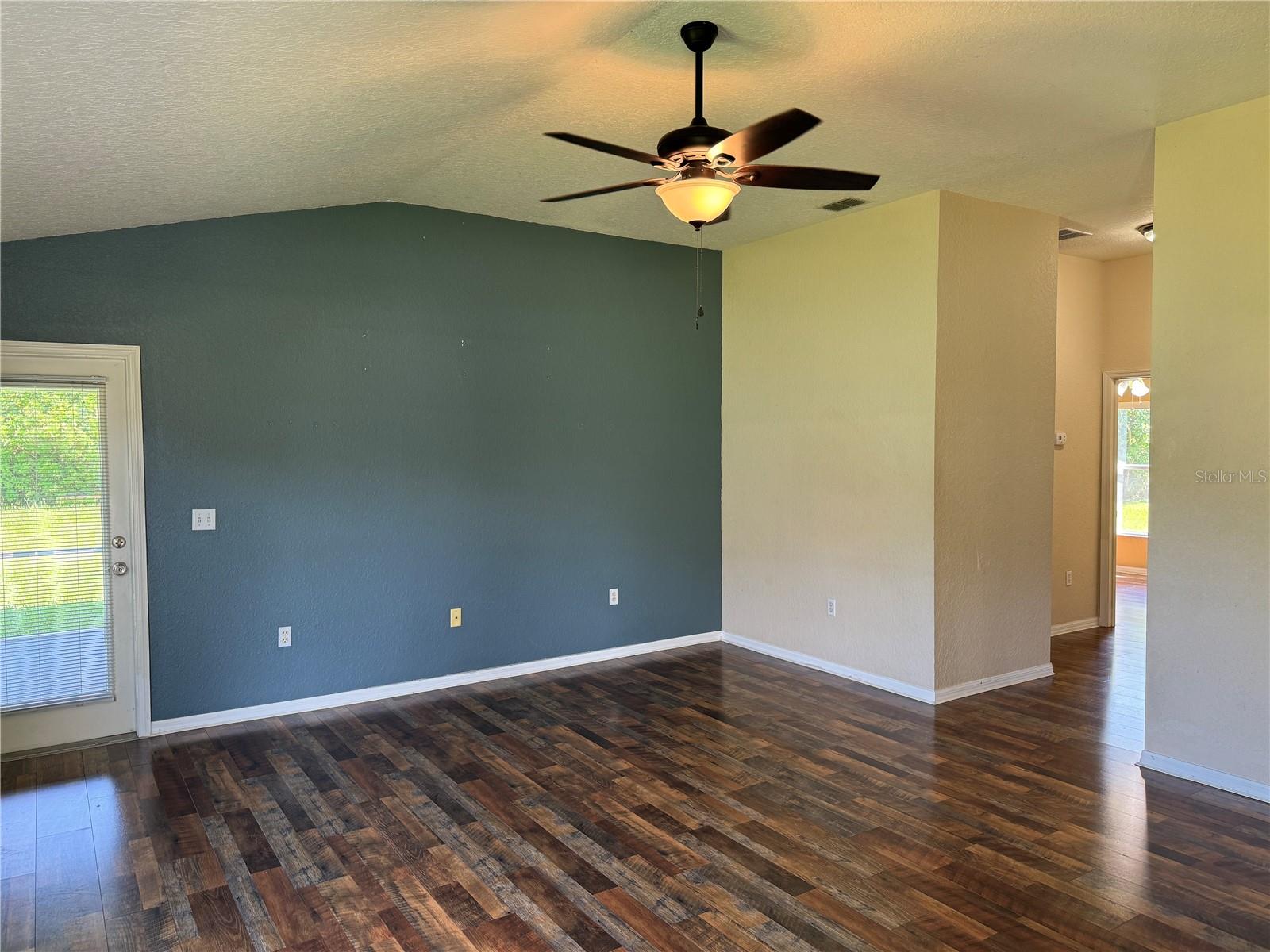 R4909685 Property Photo