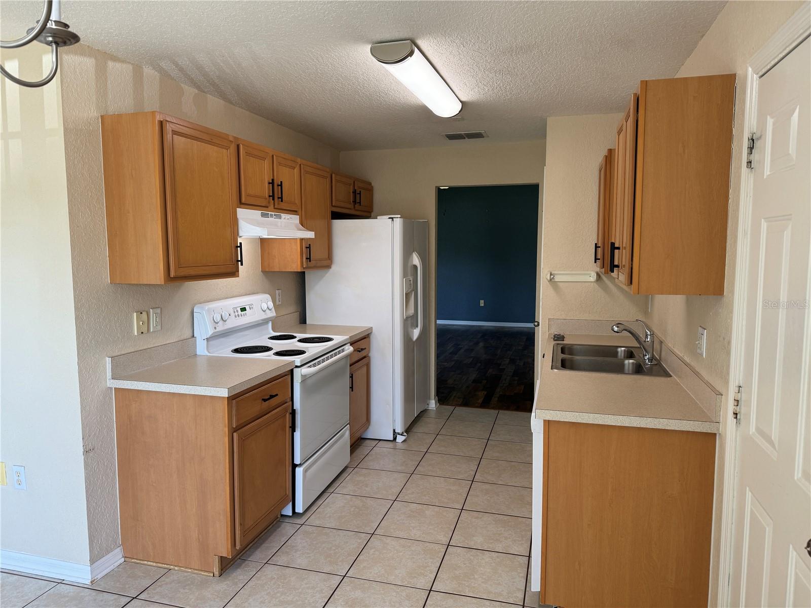 R4909685 Property Photo