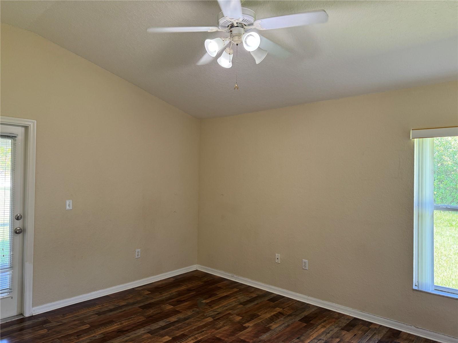 R4909685 Property Photo