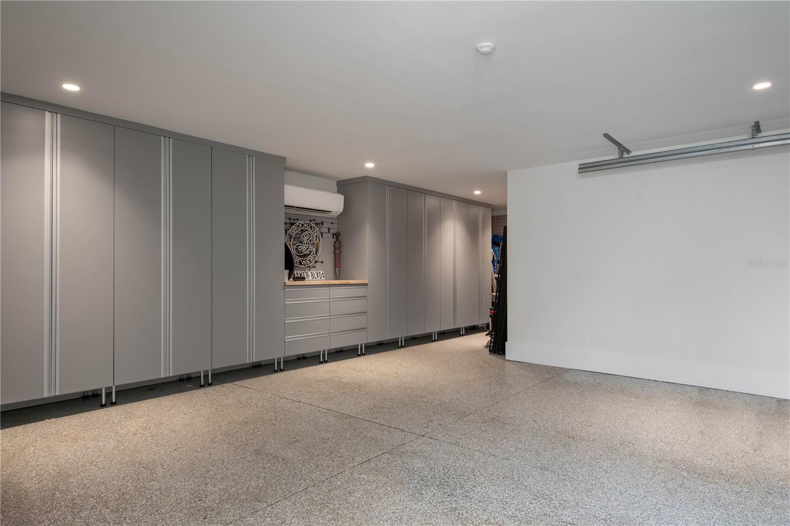 O6330736 Property Photo