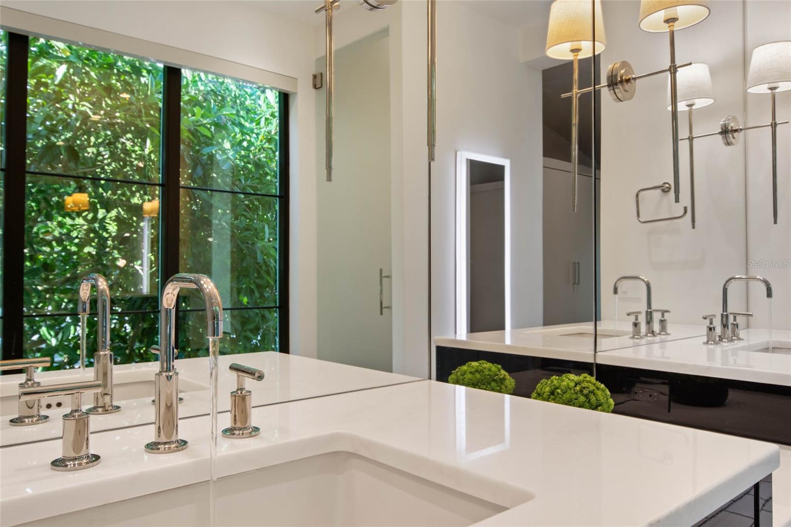 O6330736 Property Photo