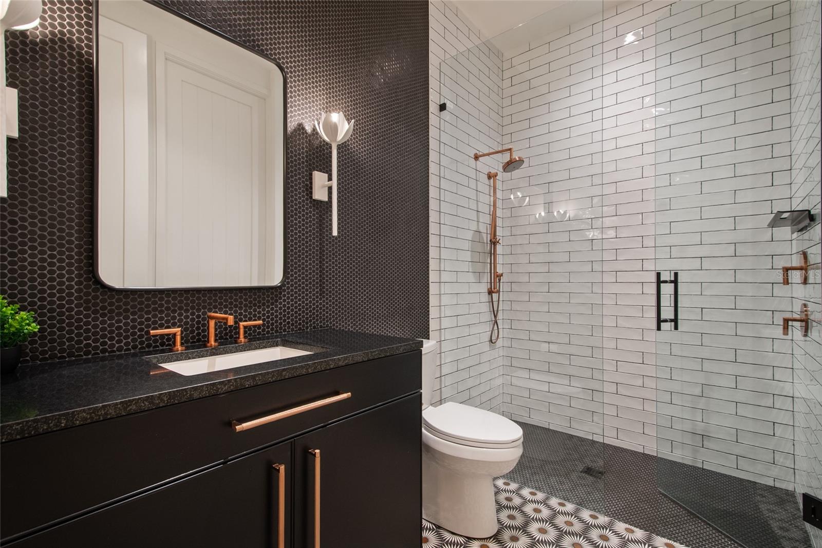 O6330736 Property Photo