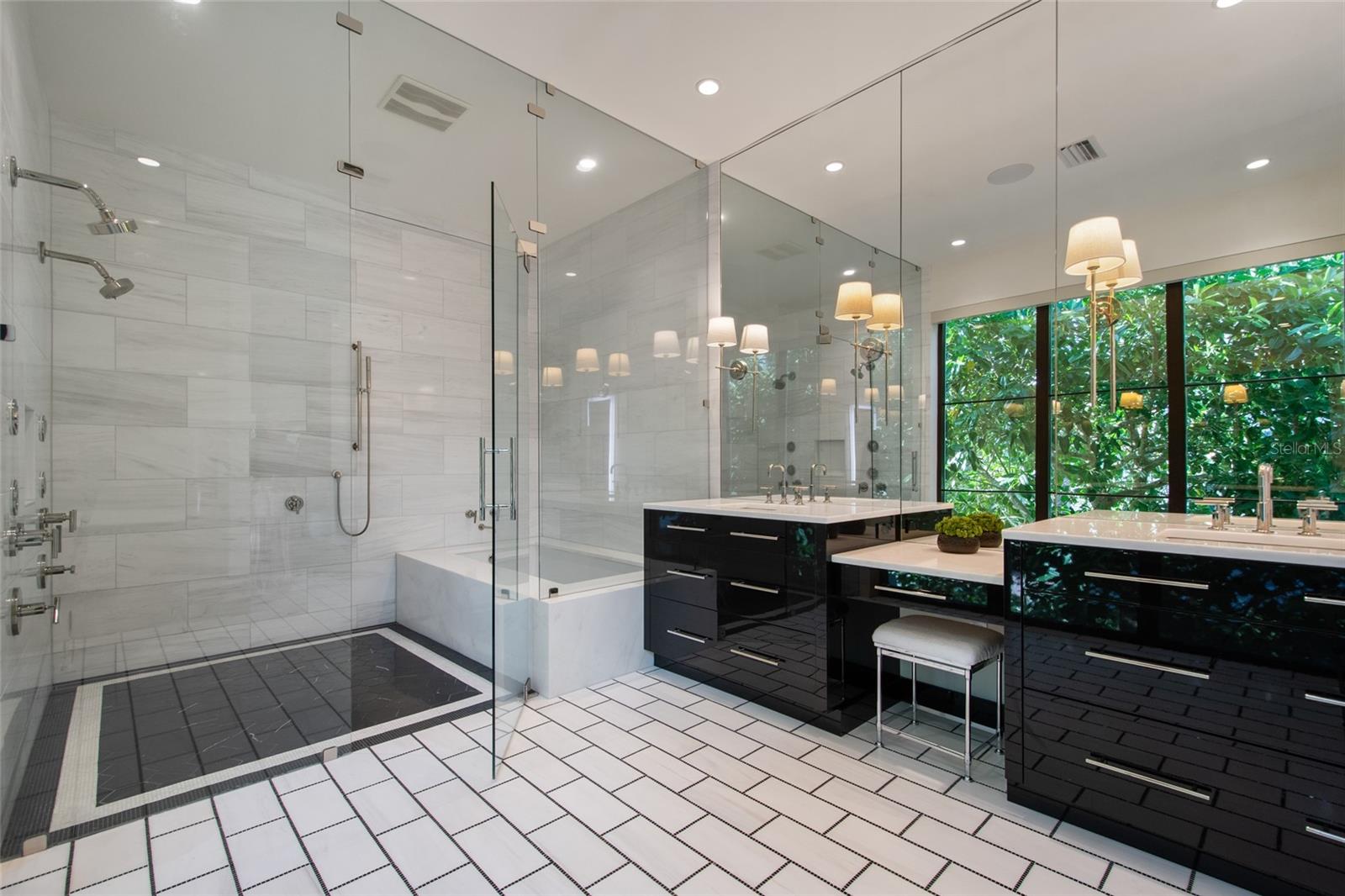 O6330736 Property Photo