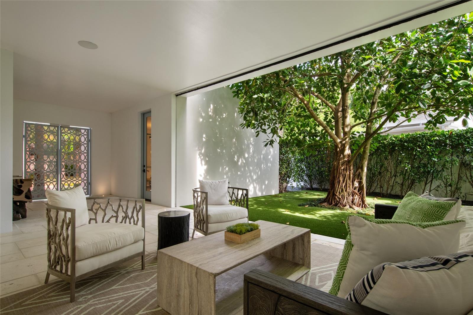 O6330736 Property Photo