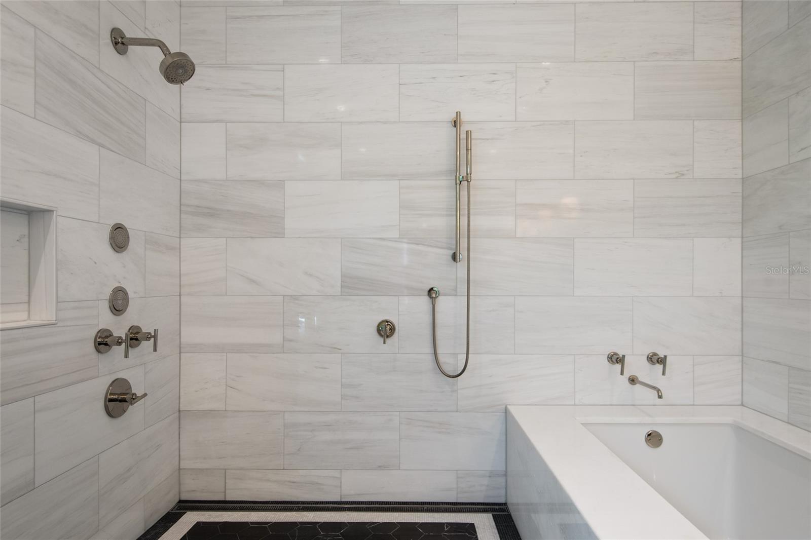 O6330736 Property Photo