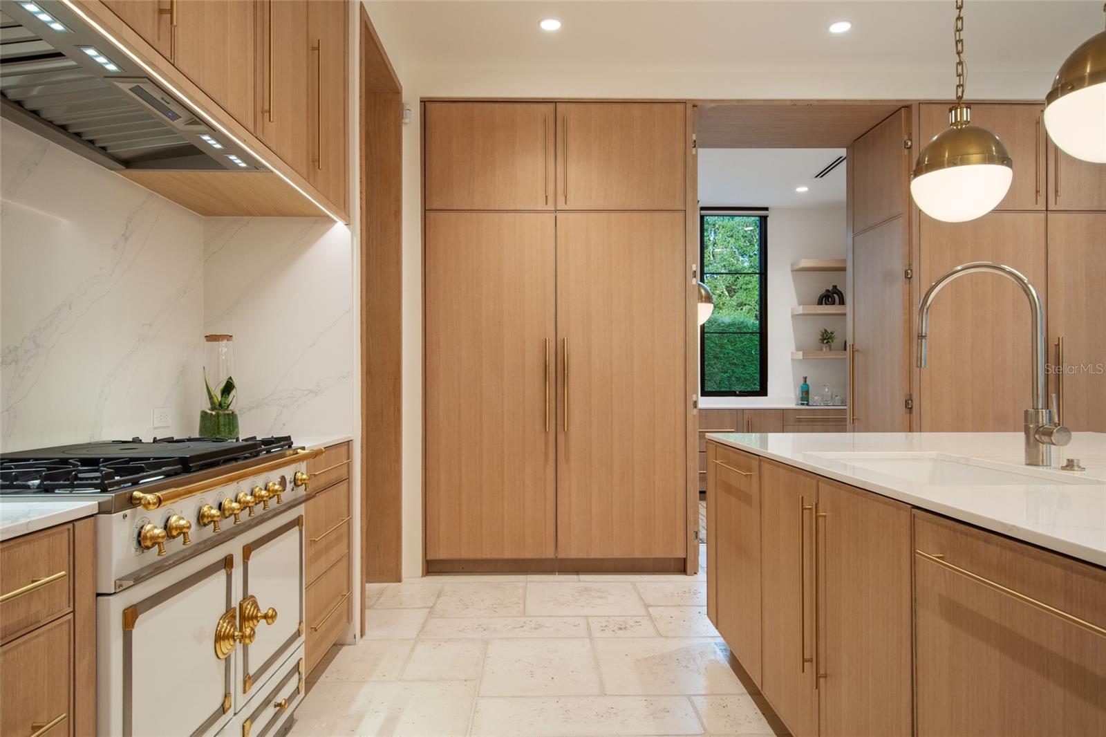 O6330736 Property Photo