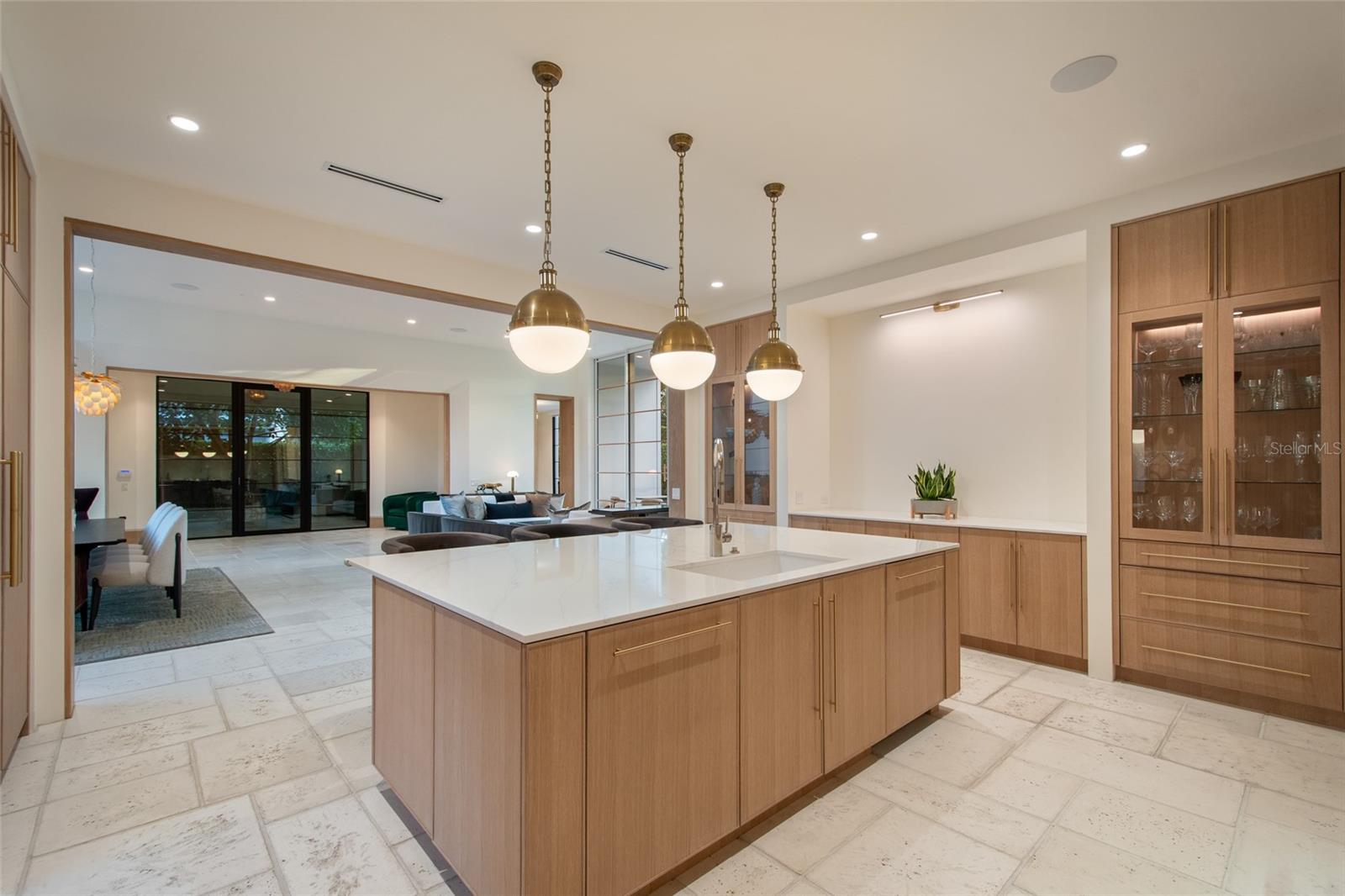 O6330736 Property Photo