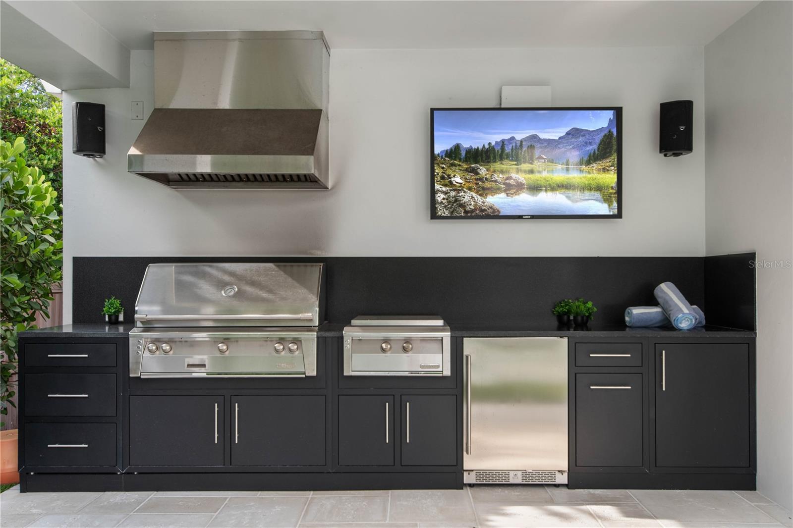 O6330736 Property Photo