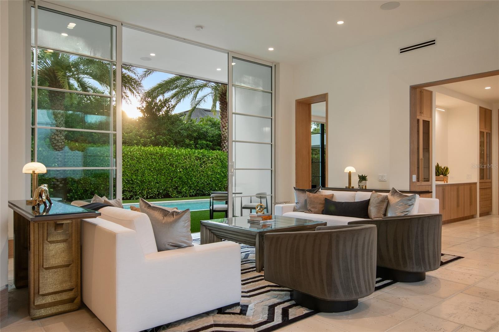 O6330736 Property Photo